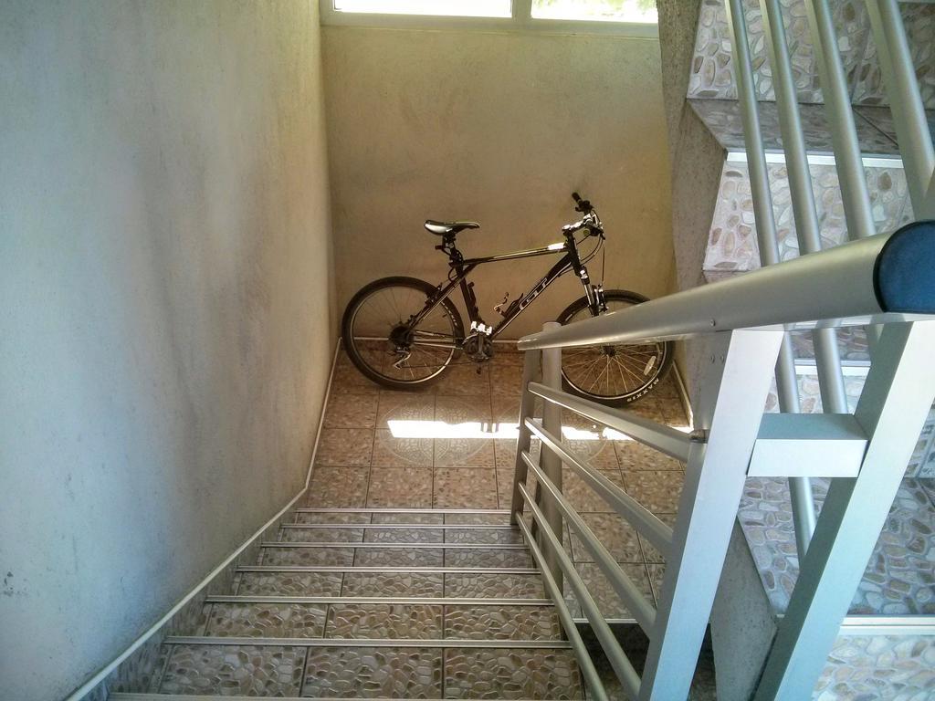Apartment Near The Airport サラエヴォ エクステリア 写真