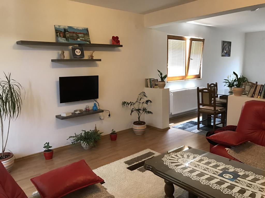 Apartment Near The Airport サラエヴォ エクステリア 写真